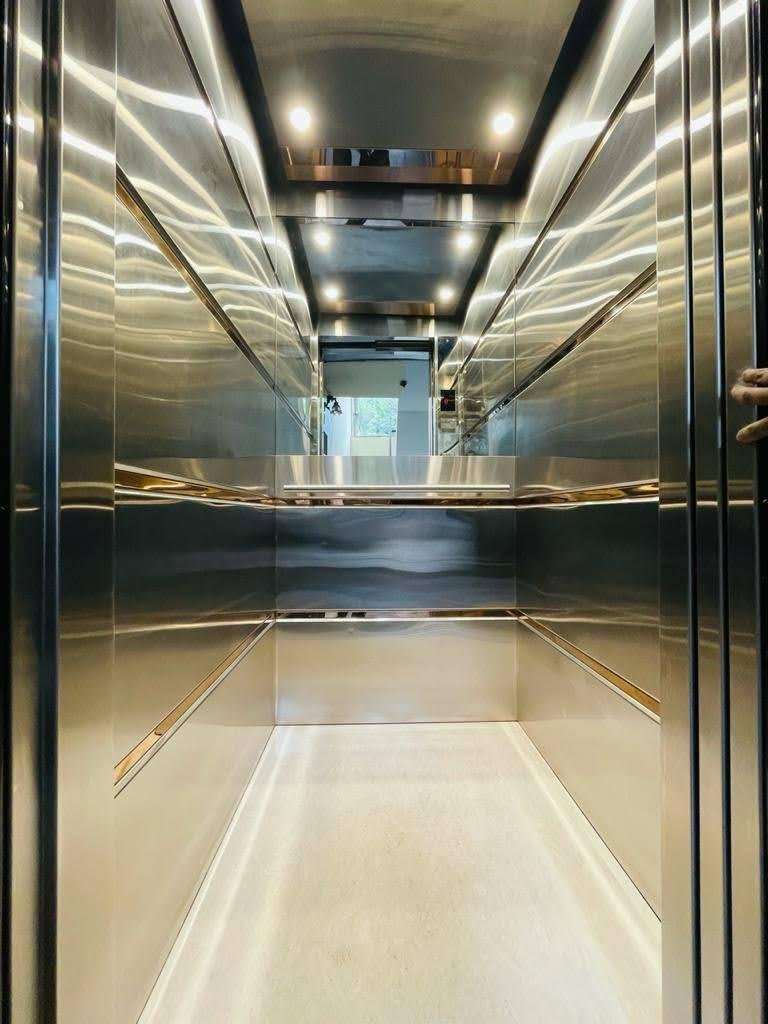 Gold Mirror Luxury Cabin