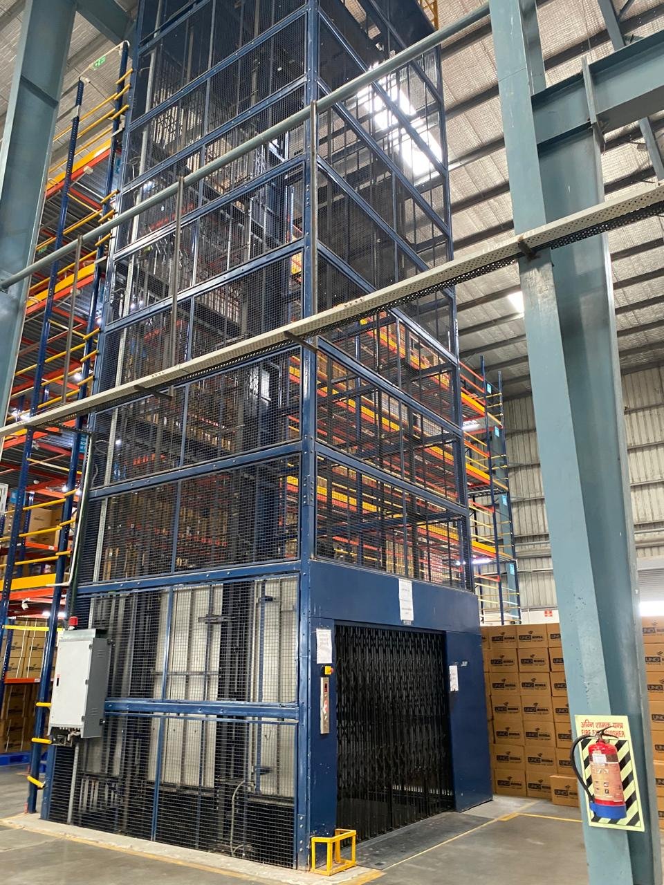 Warehouse Material Lift
