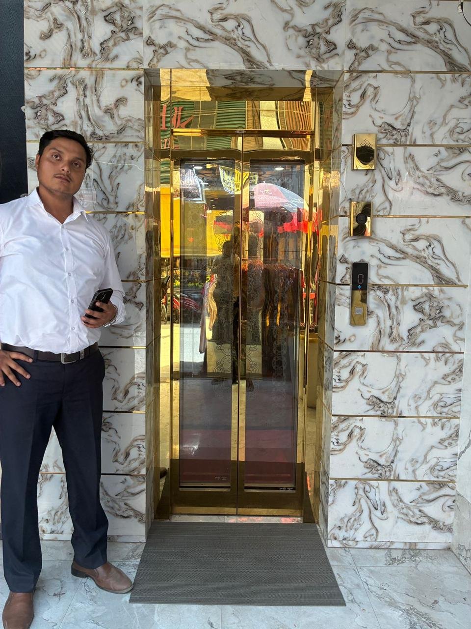 Modern Residence Lift